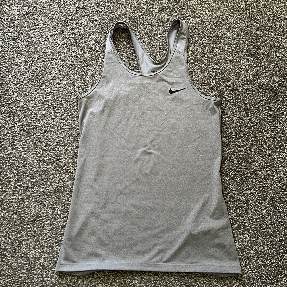 Women Nike dry fit top. Worn once. Fitted